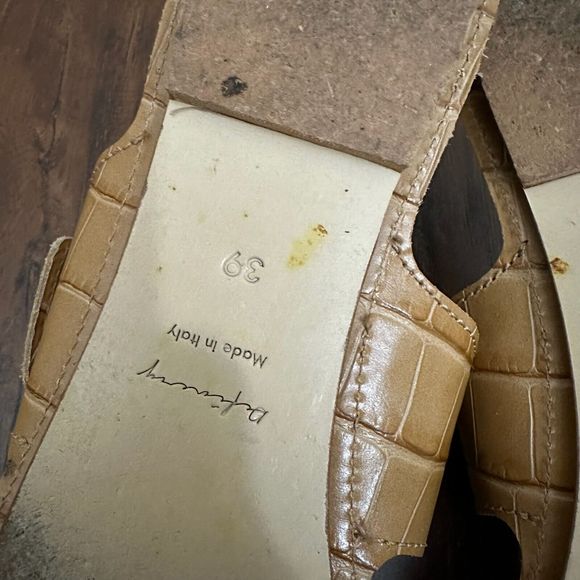 DEFINERY The Loop Ring Croc-Embossed Tan Leather Sandals - Picture 11 of 11